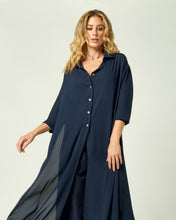 Cargar imagen en el visor de la galería, Blusa Gabi marino
