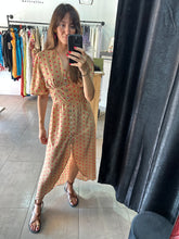 Cargar imagen en el visor de la galería, Vestido lunar fresa

