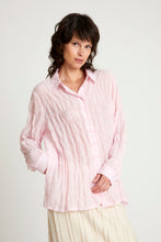 Cargar imagen en el visor de la galería, Blusa texturizada rosa
