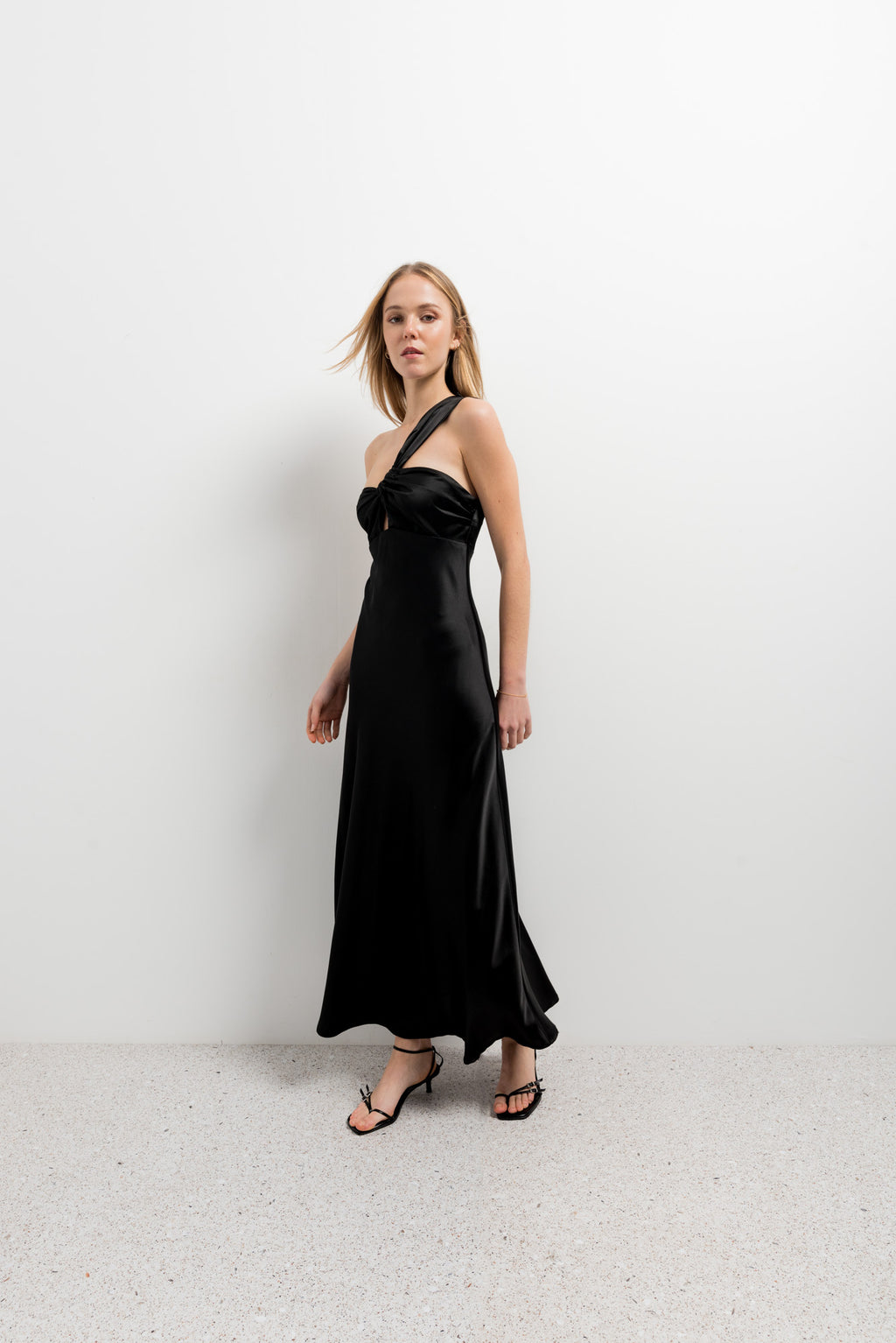 Vestido midi asimétrico seda