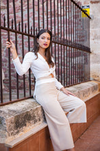 Cargar imagen en el visor de la galería, Blusa Tulipa blanco
