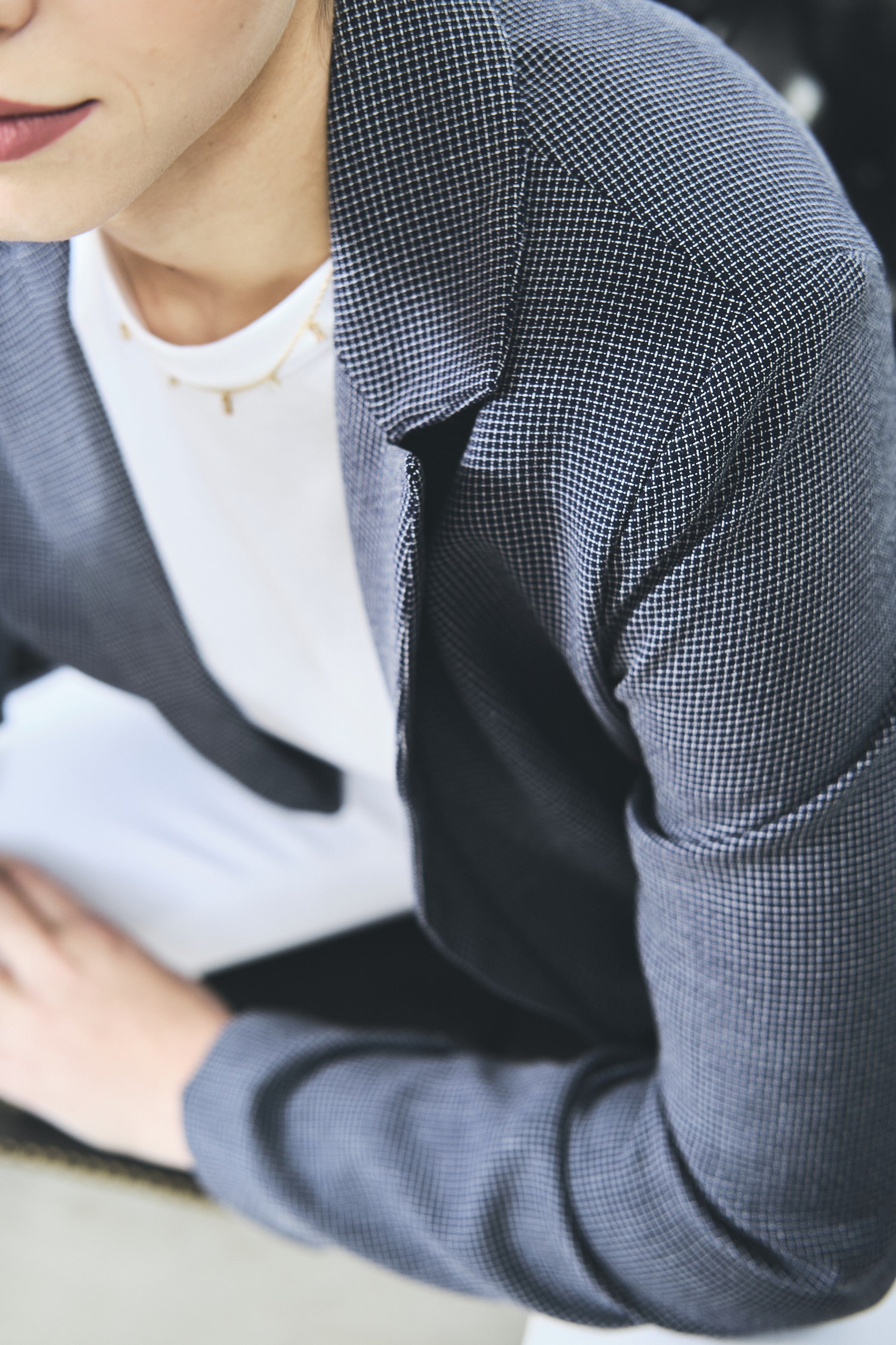diseño valenciano en este blazer femenino en su version marino